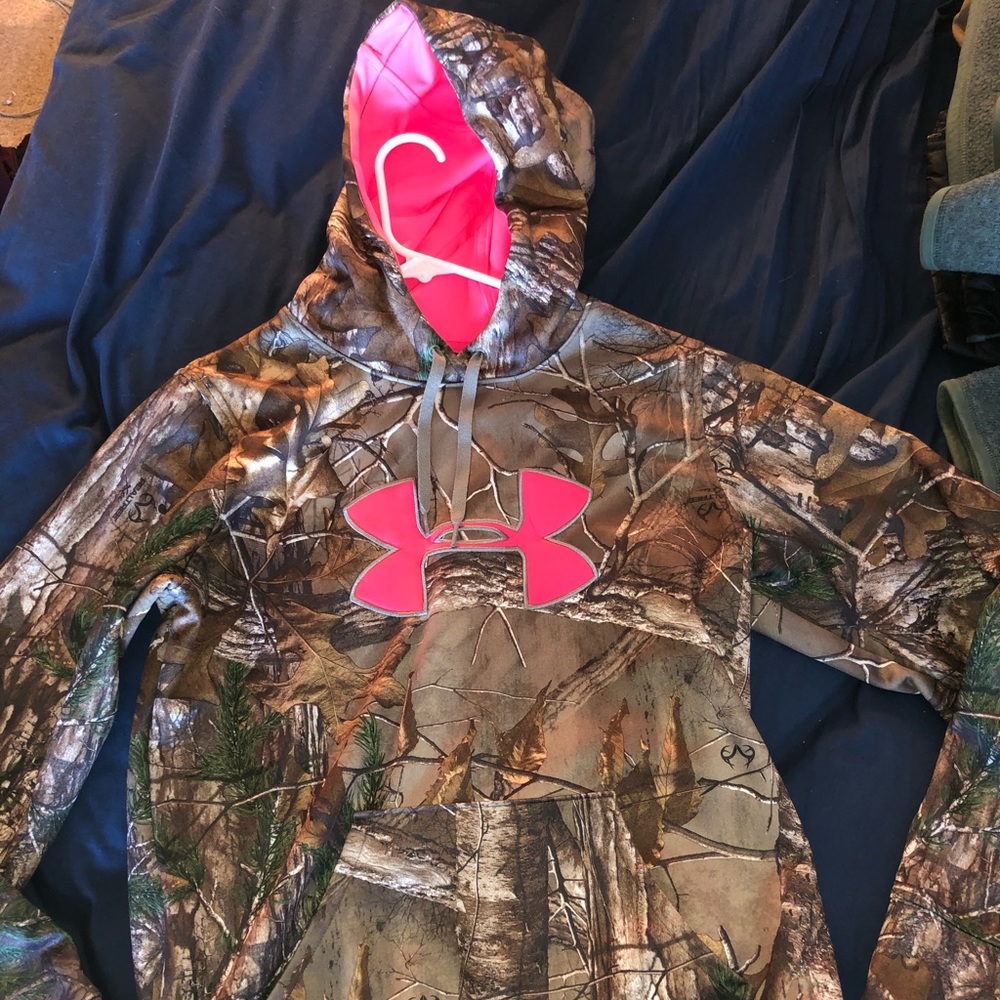 Under Armour sweatshirt size medium